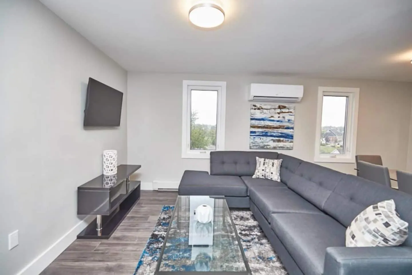Clifton Hill Hideaway 3A - Two Bedroom Condo Niagara Falls Canada
